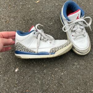 Kids Retro Jordan 3 Sneakers - White and Blue. Size 1y